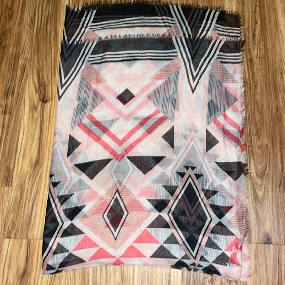 Express Women’s scarf wrap shawl western Aztec thin black pink white geometric - Picture 3 of 4